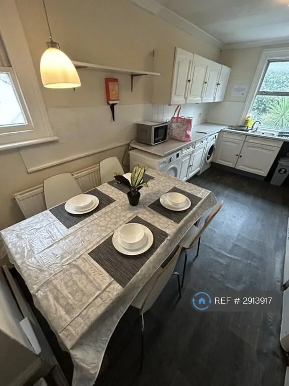 6 bedroom maisonette for rent