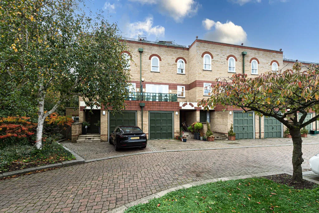 3 bedroom town house for rent