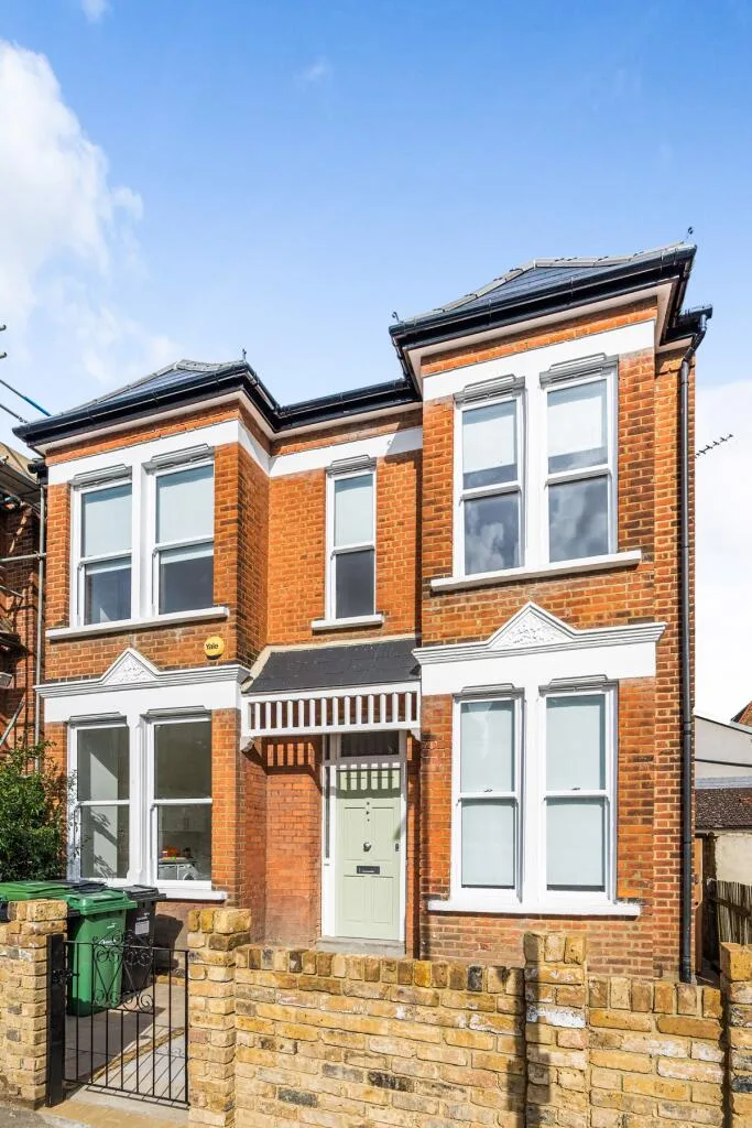Semi-detached house for rent