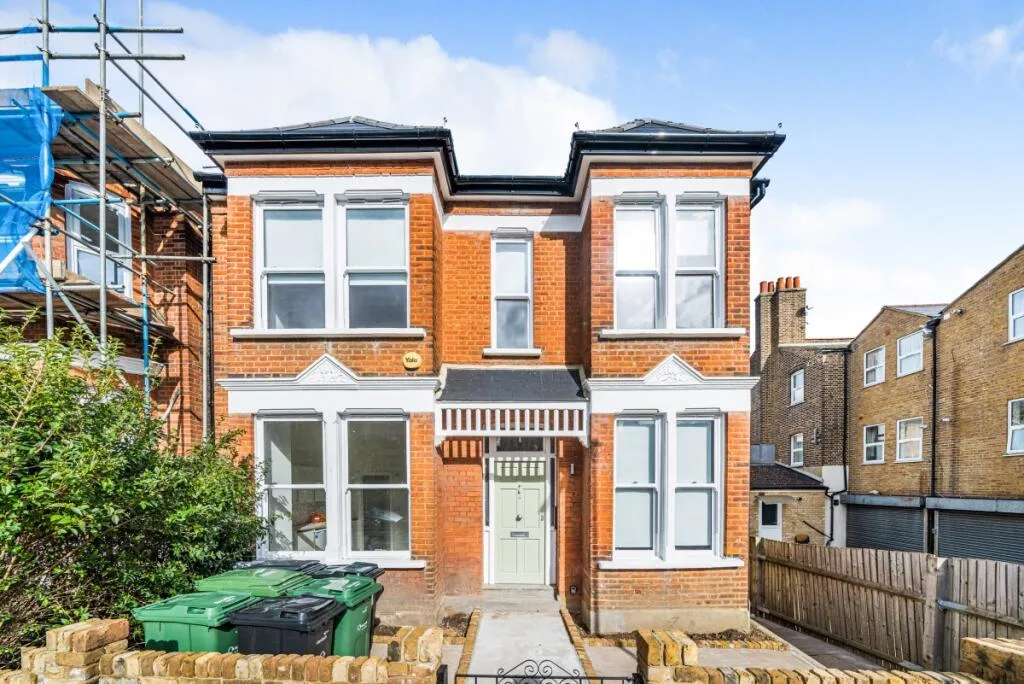 Semi-detached house for rent