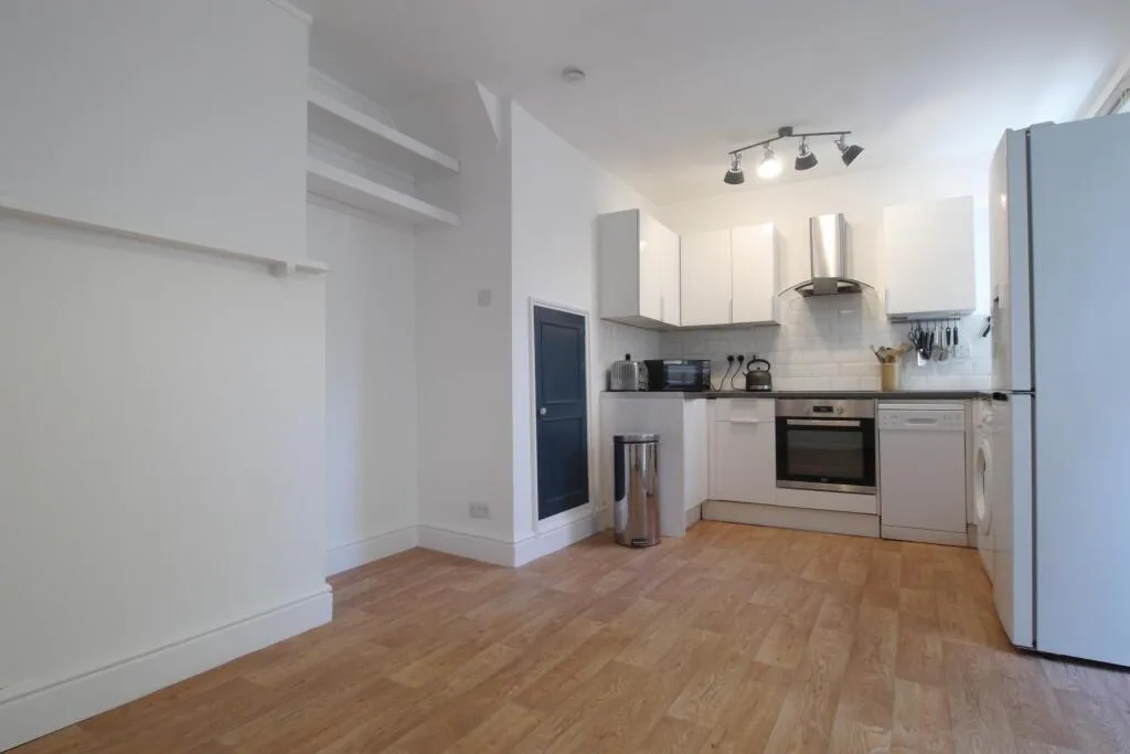 2 bedroom ground floor maisonette for rent