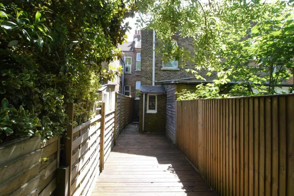 2 bedroom ground floor maisonette for rent