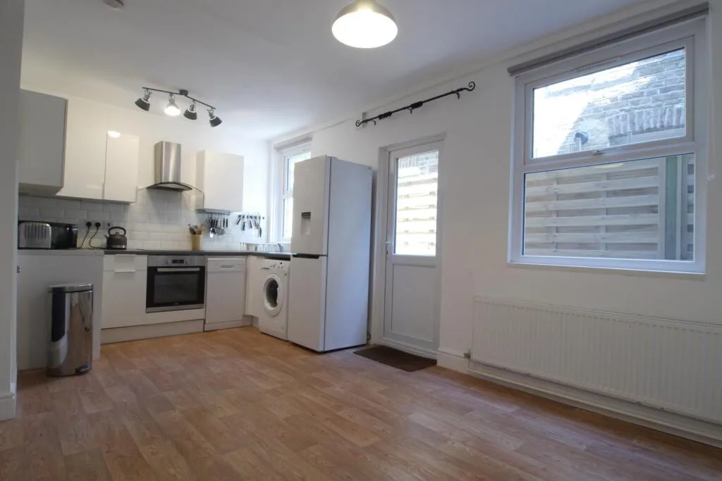 2 bedroom ground floor maisonette for rent