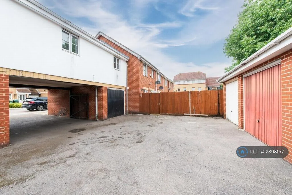 2 bedroom end of terrace house for rent