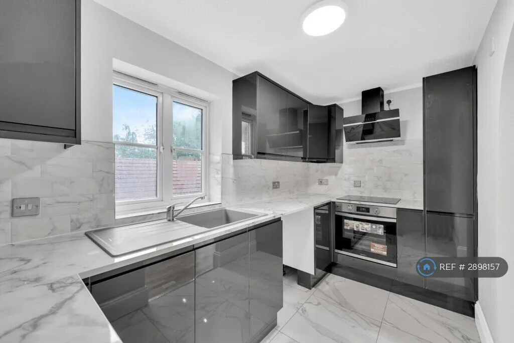 2 bedroom end of terrace house for rent