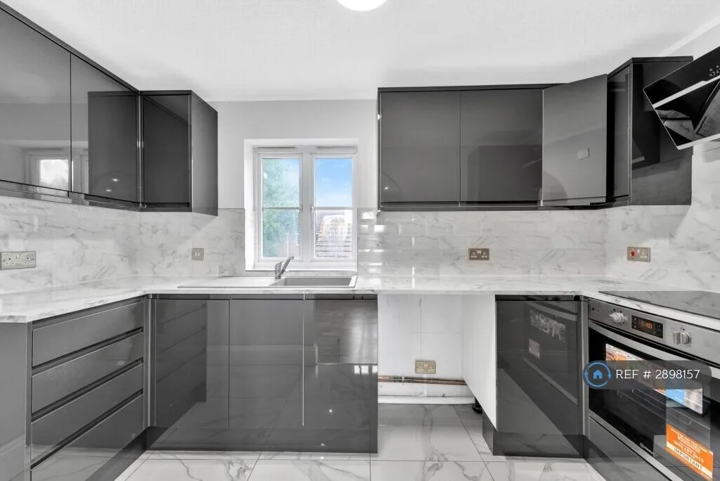 2 bedroom end of terrace house for rent