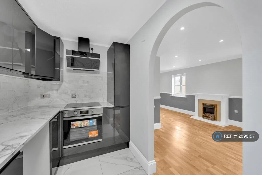 2 bedroom end of terrace house for rent
