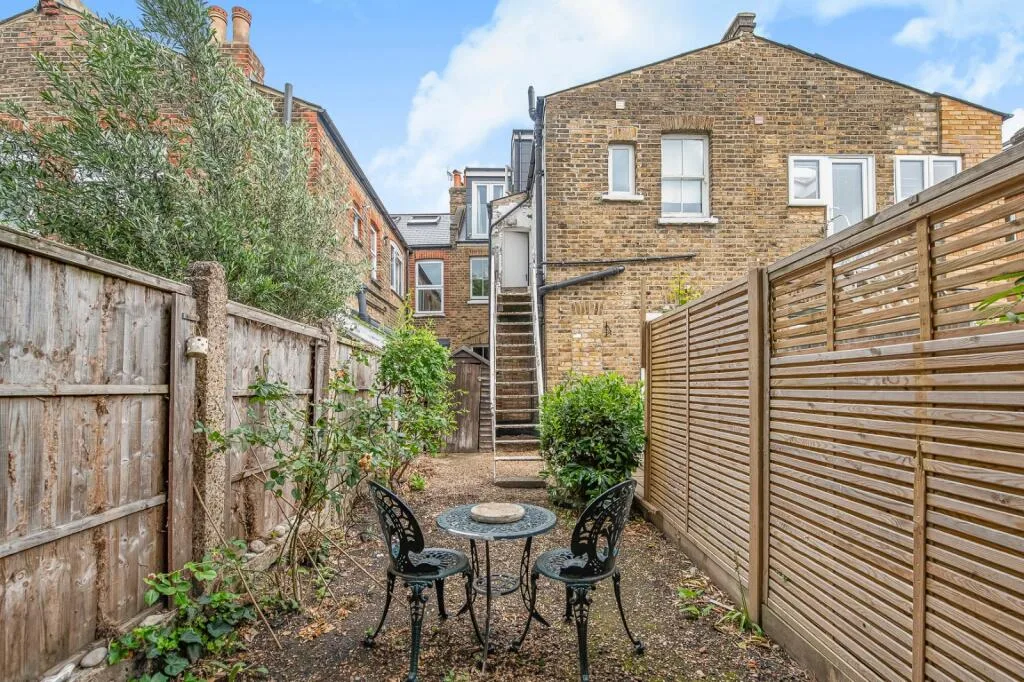 3 bedroom flat for rent