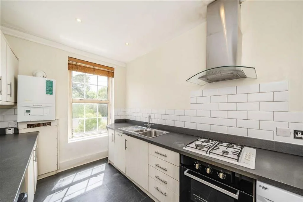 3 bedroom maisonette for rent