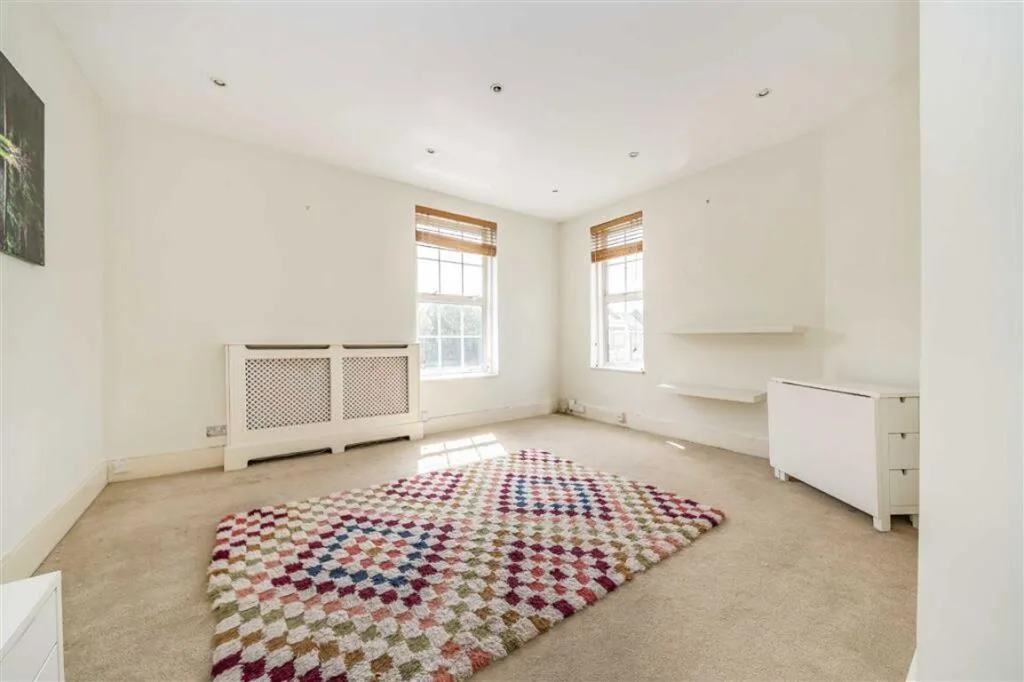3 bedroom maisonette for rent