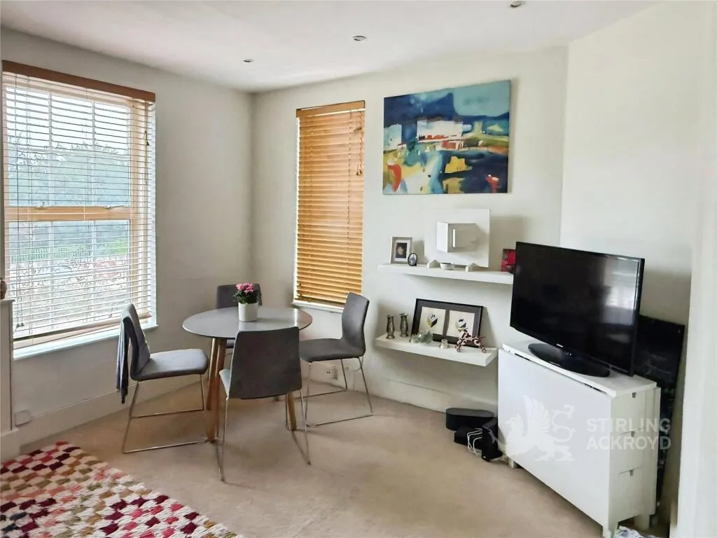 3 bedroom maisonette for rent