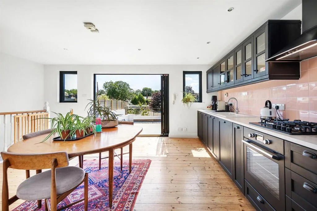 3 bedroom flat for rent