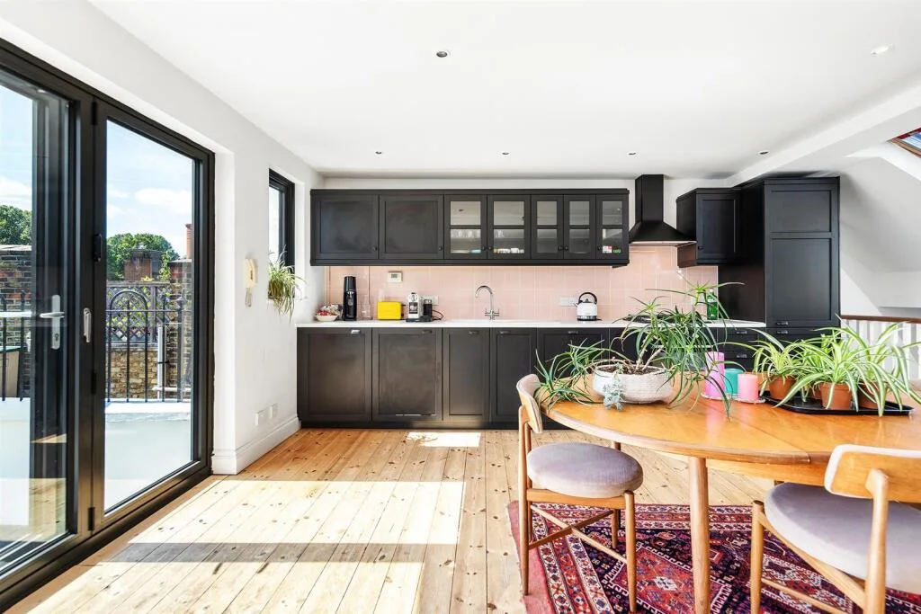 3 bedroom flat for rent