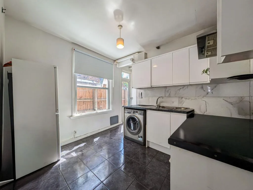 2 bedroom maisonette for rent