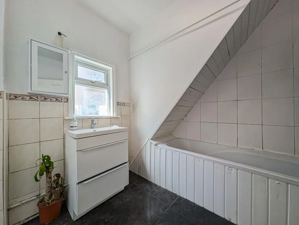 2 bedroom maisonette for rent