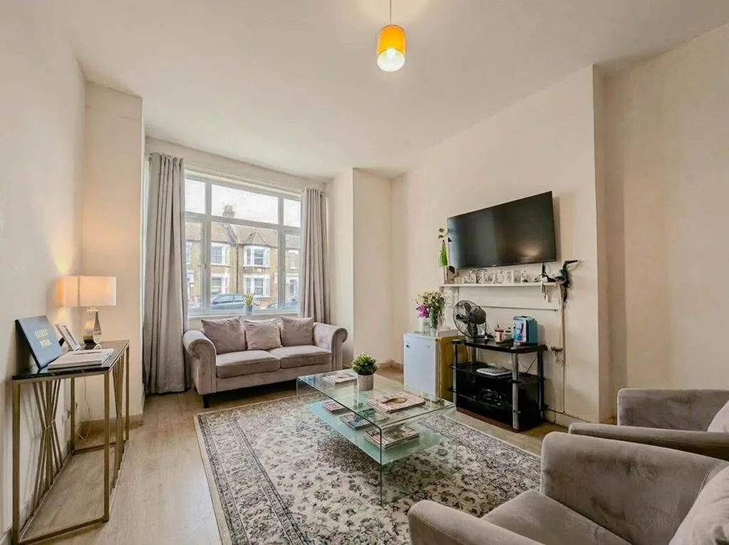 2 bedroom maisonette for rent