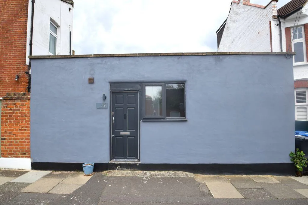 1 bedroom detached house for rent