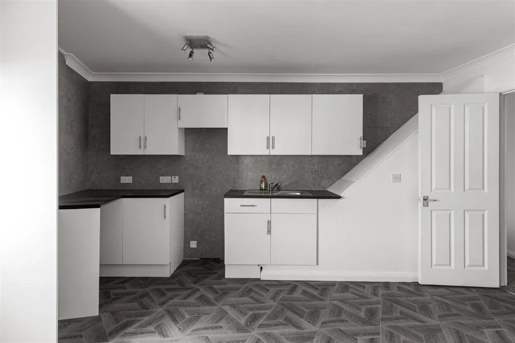 2 bedroom maisonette for rent