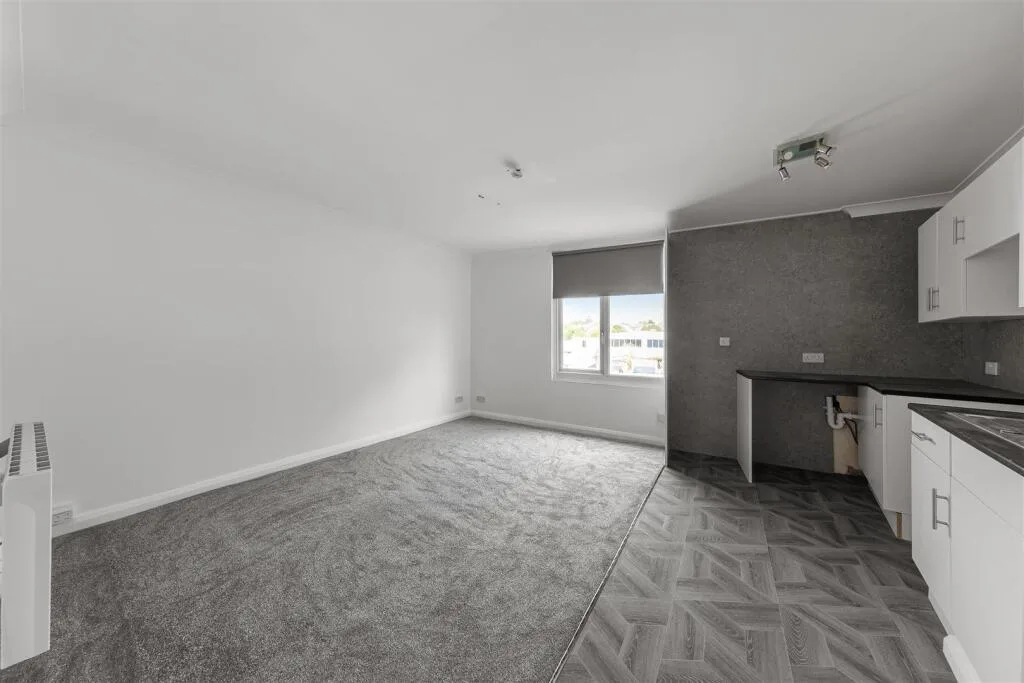 2 bedroom maisonette for rent