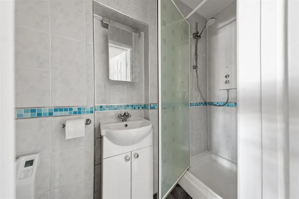 2 bedroom maisonette for rent