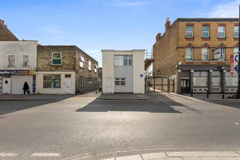 2 bedroom maisonette for rent