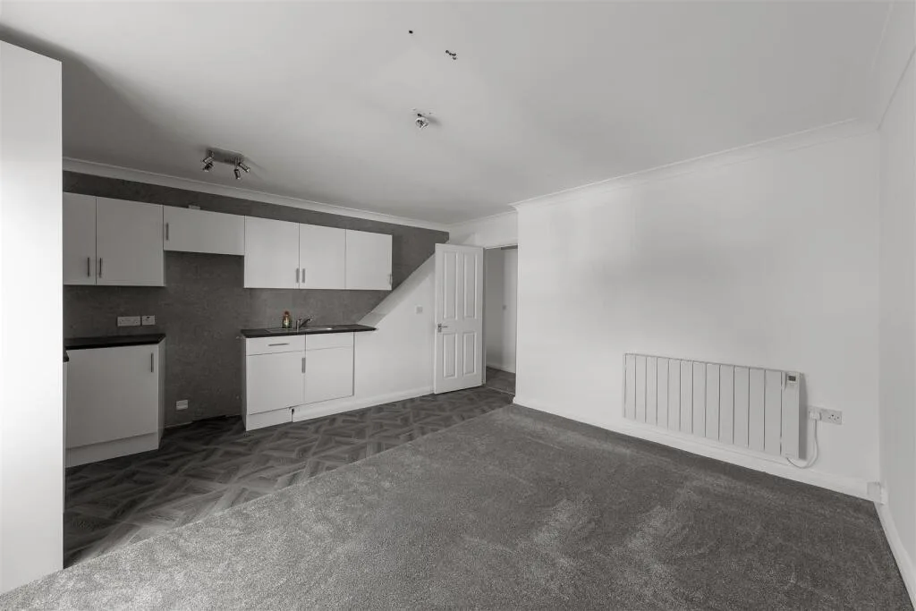 2 bedroom maisonette for rent
