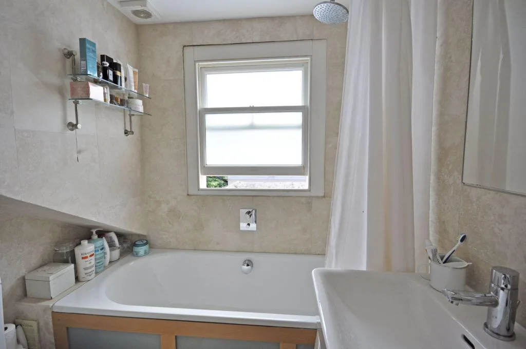 3 bedroom maisonette for rent