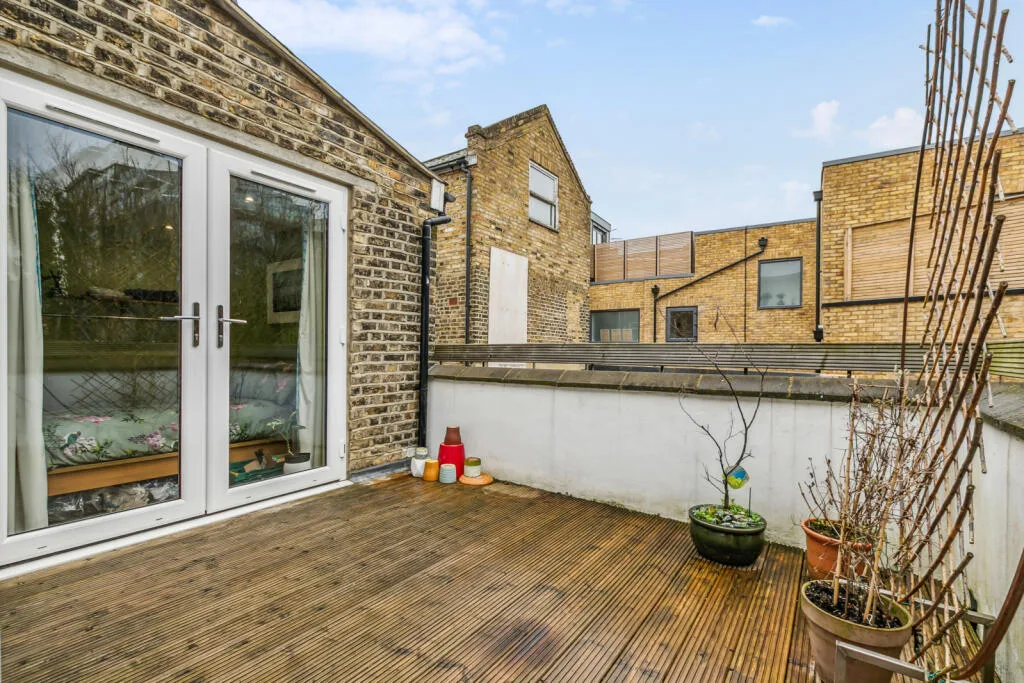 3 bedroom maisonette for rent
