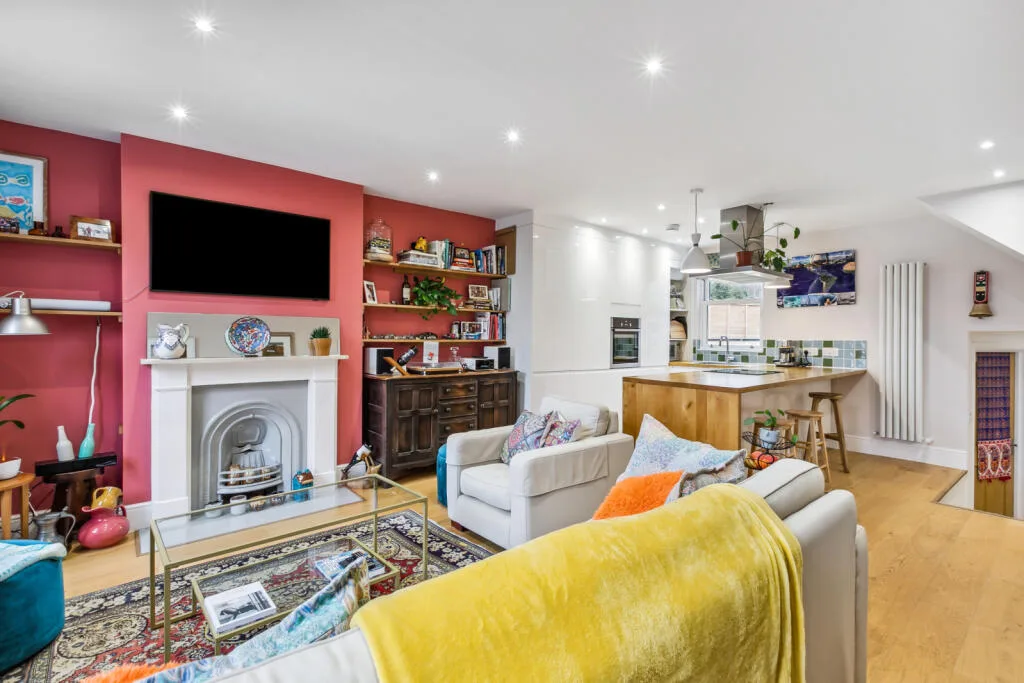 3 bedroom maisonette for rent
