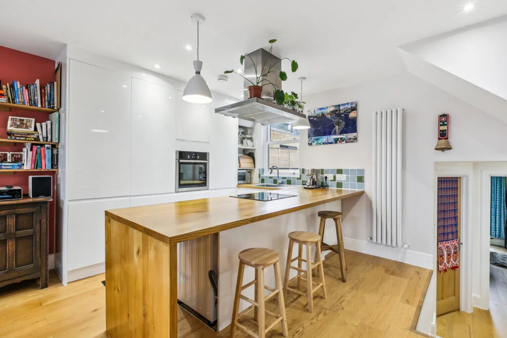 3 bedroom maisonette for rent
