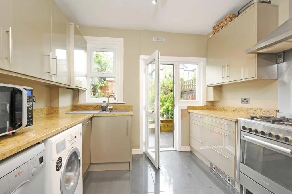 4 bedroom terraced house for rent