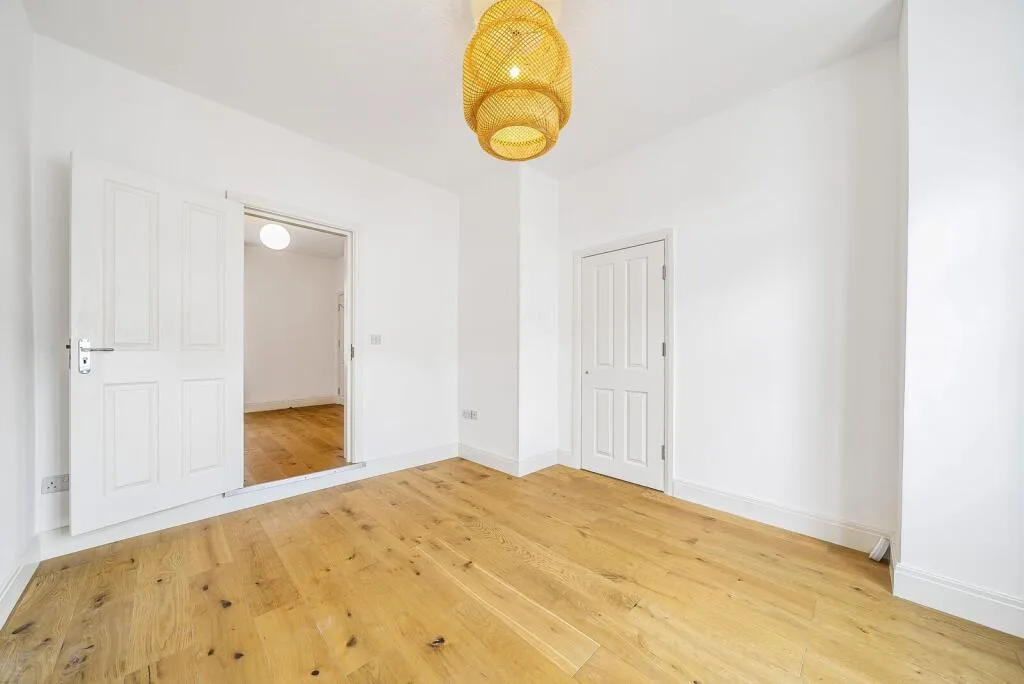 1 bedroom maisonette for rent