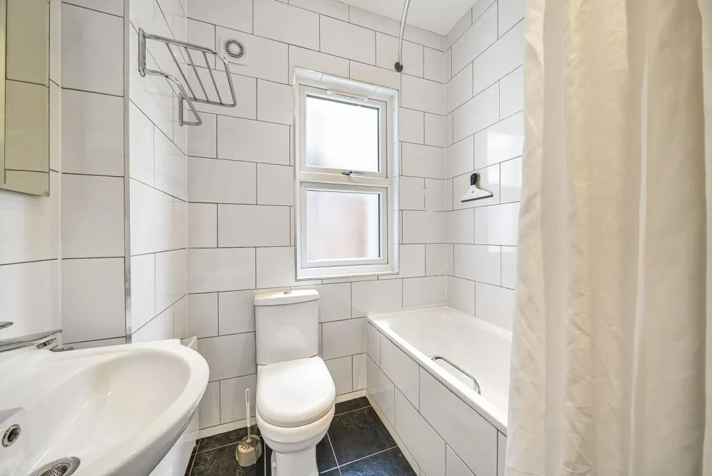 1 bedroom maisonette for rent