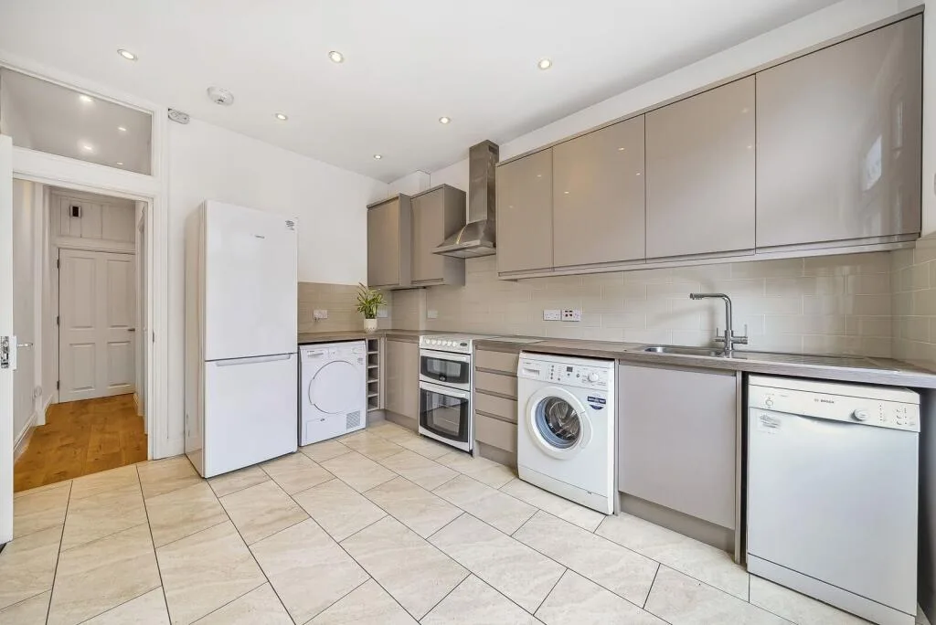 1 bedroom maisonette for rent