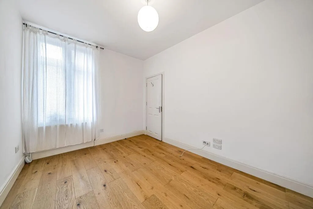 1 bedroom maisonette for rent