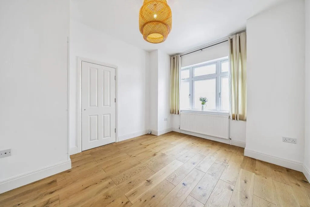 1 bedroom maisonette for rent