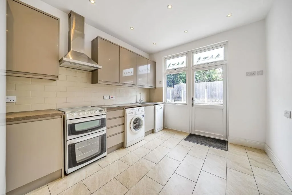1 bedroom maisonette for rent