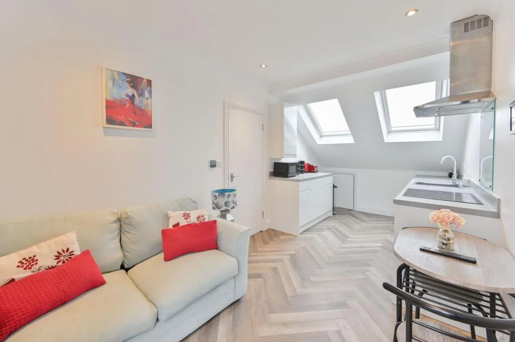 1 bedroom maisonette for rent