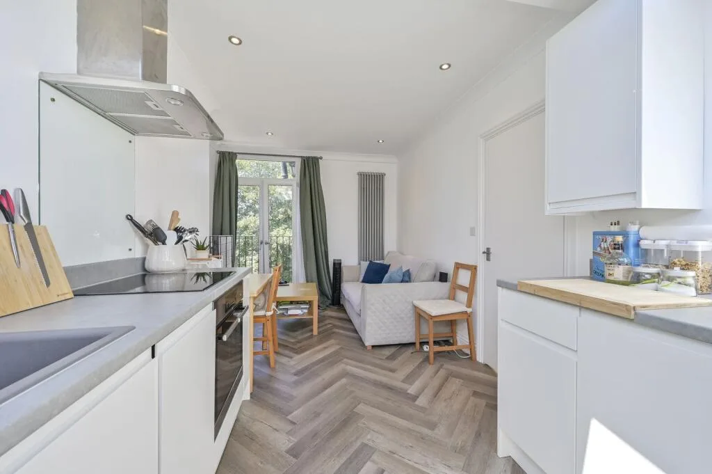1 bedroom maisonette for rent