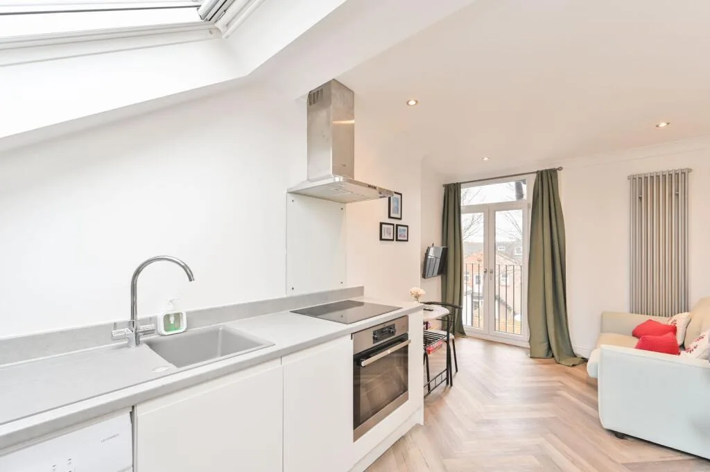 1 bedroom maisonette for rent