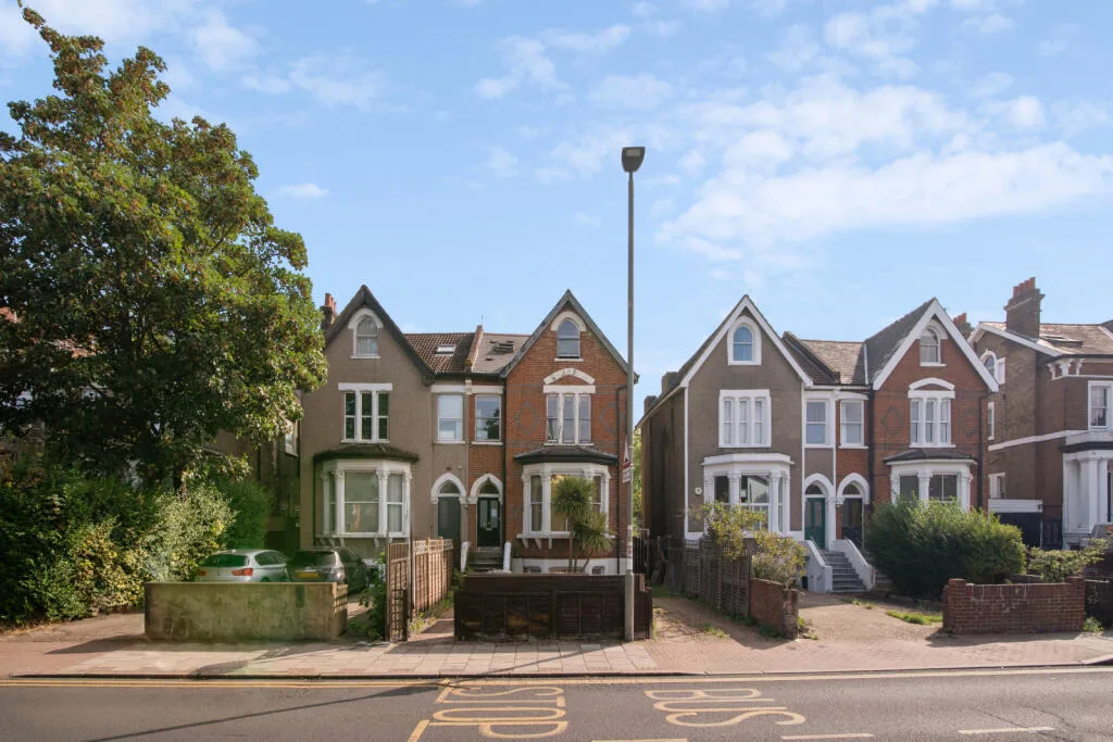 2 bedroom semi-detached house for rent