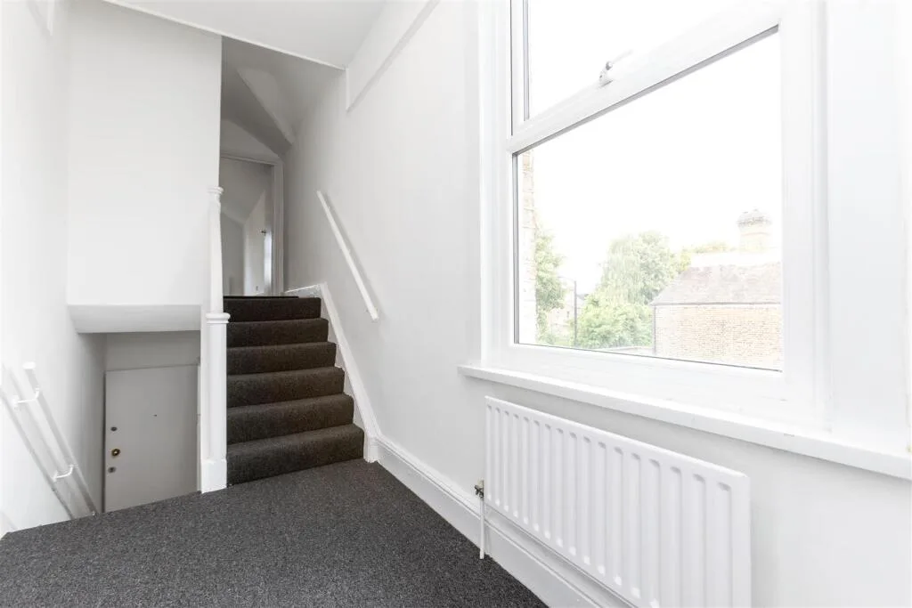 2 bedroom maisonette for rent