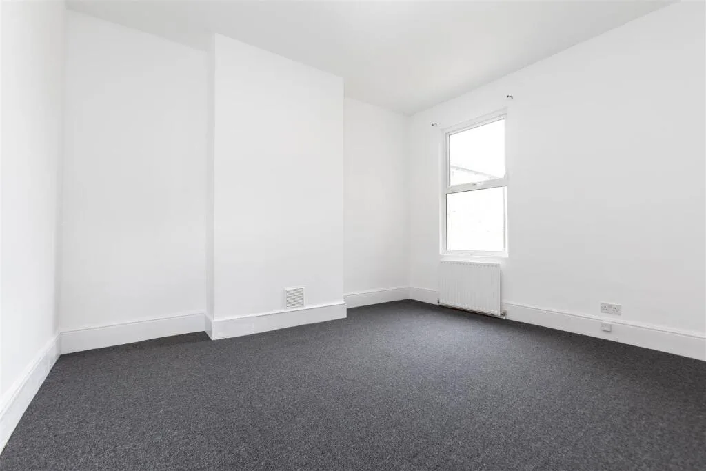 2 bedroom maisonette for rent