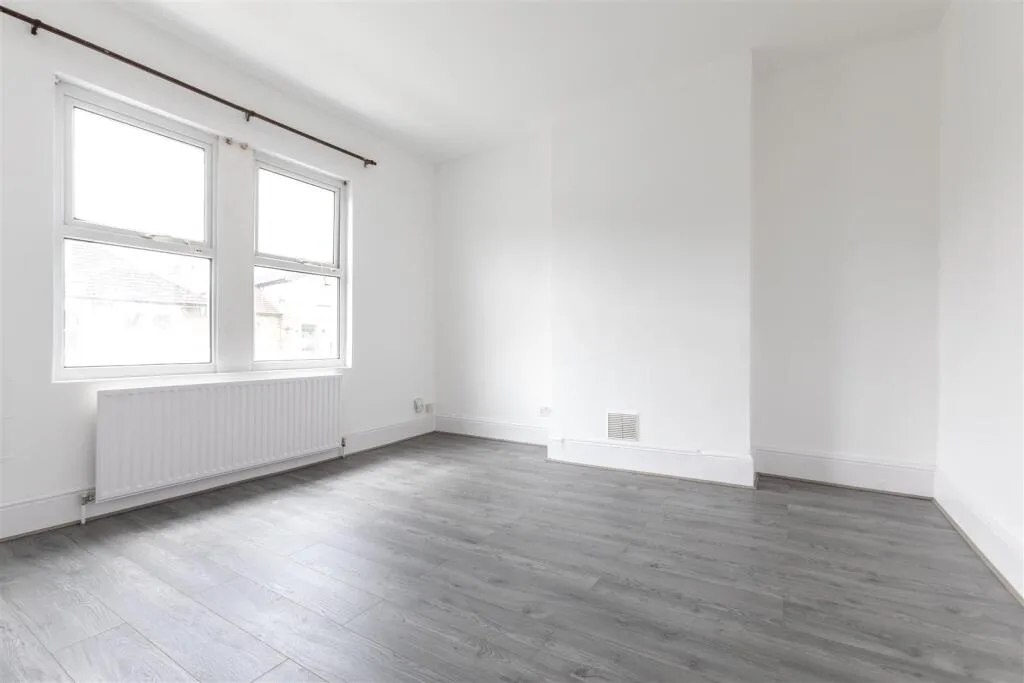 2 bedroom maisonette for rent