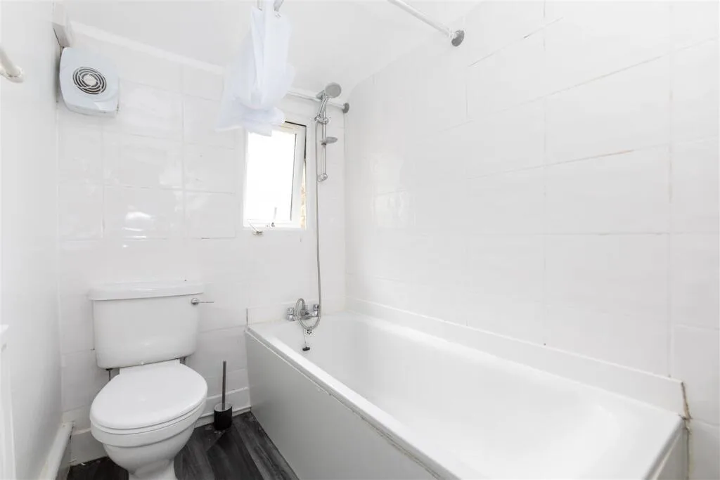 2 bedroom maisonette for rent