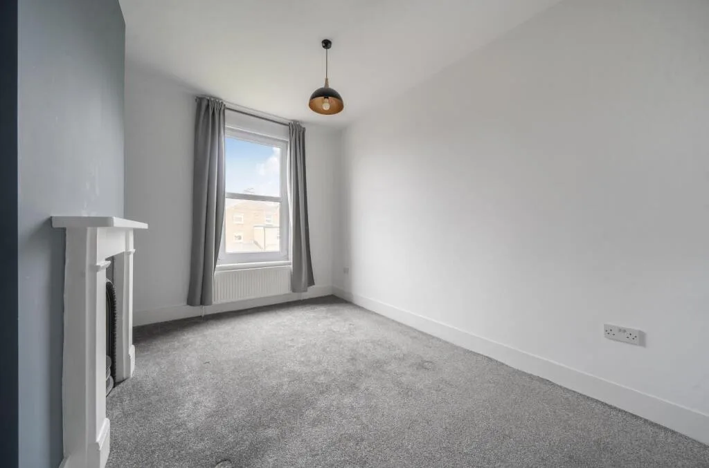 2 bedroom maisonette for rent