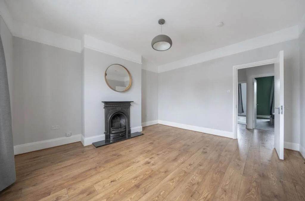 2 bedroom maisonette for rent