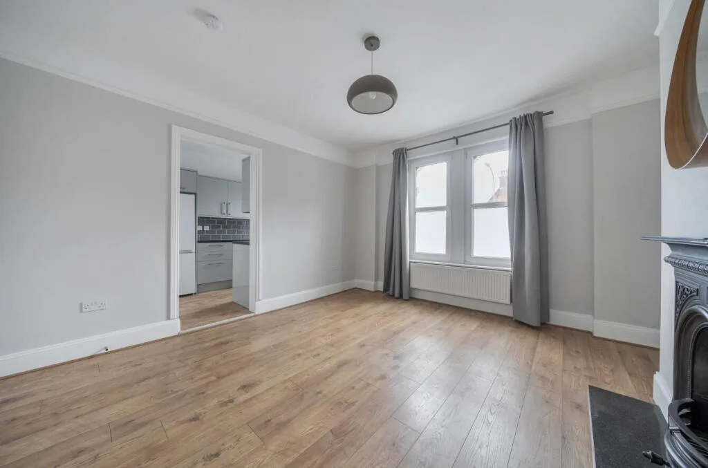 2 bedroom maisonette for rent