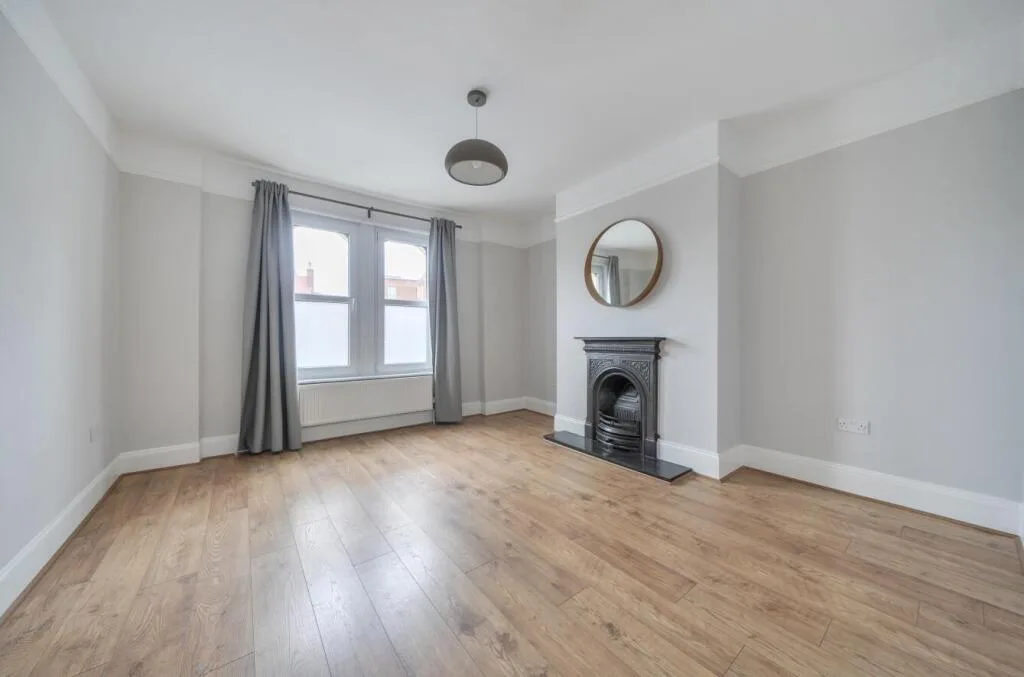2 bedroom maisonette for rent
