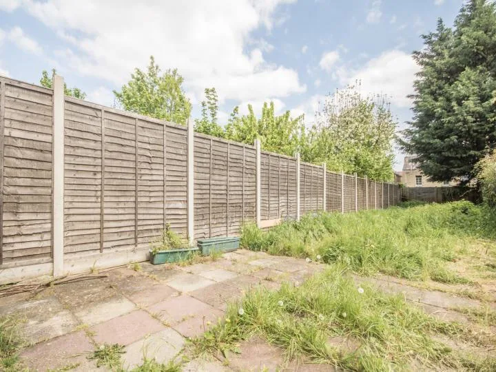 4 bedroom semi-detached house for rent